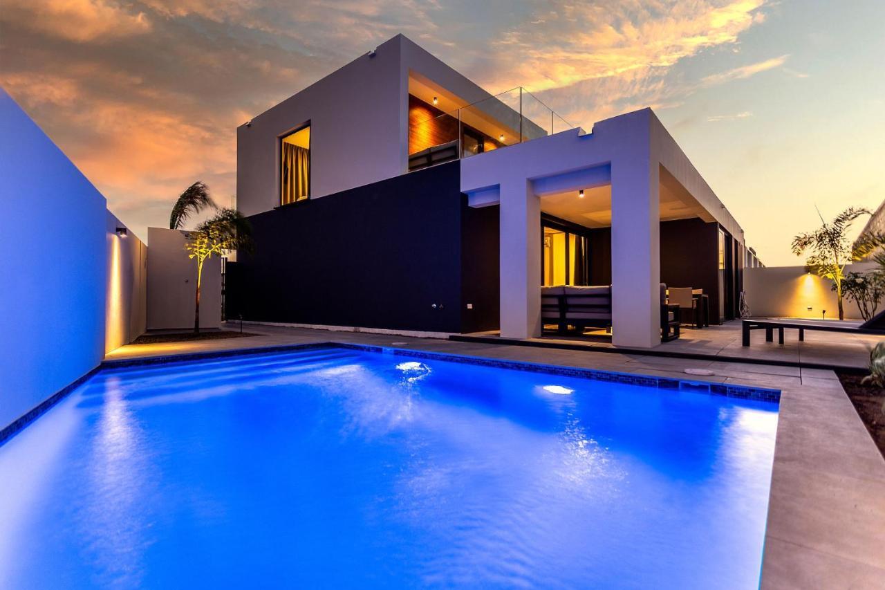 Tuscany Residence Aruba Palm Beach Exterior photo