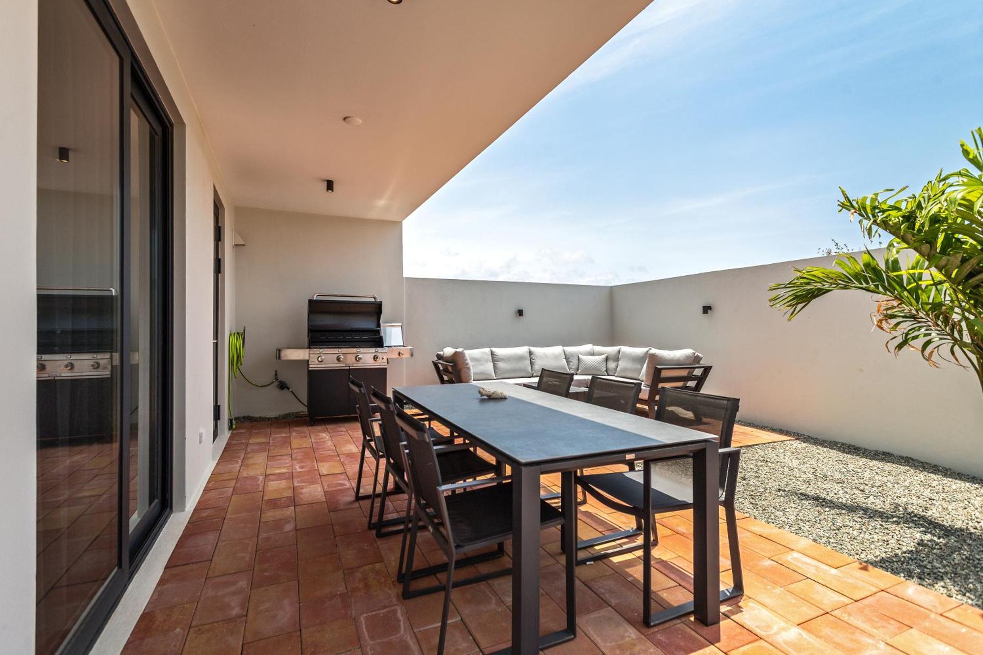 Tuscany Residence Aruba Palm Beach Exterior photo
