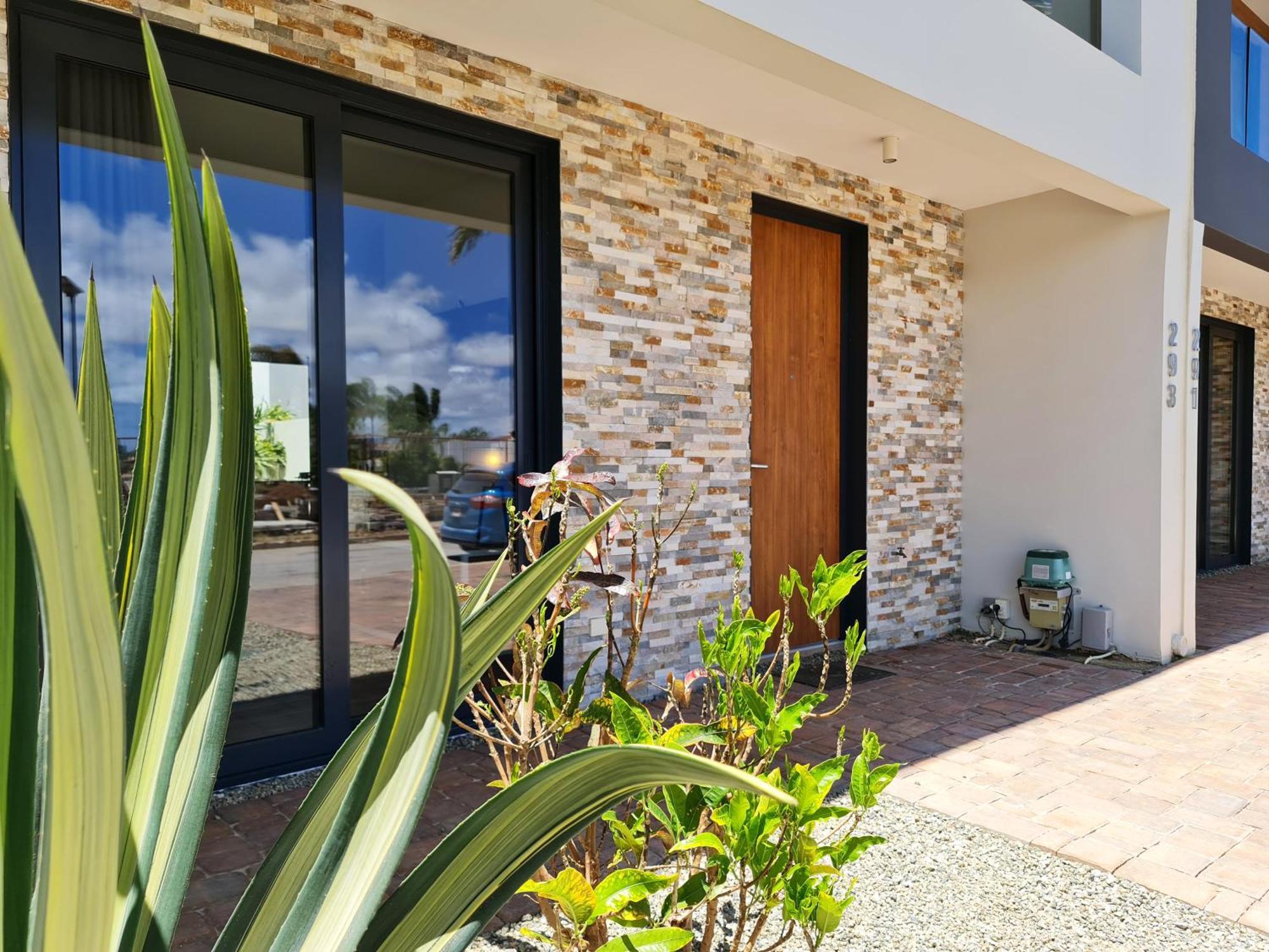 Tuscany Residence Aruba Palm Beach Exterior photo