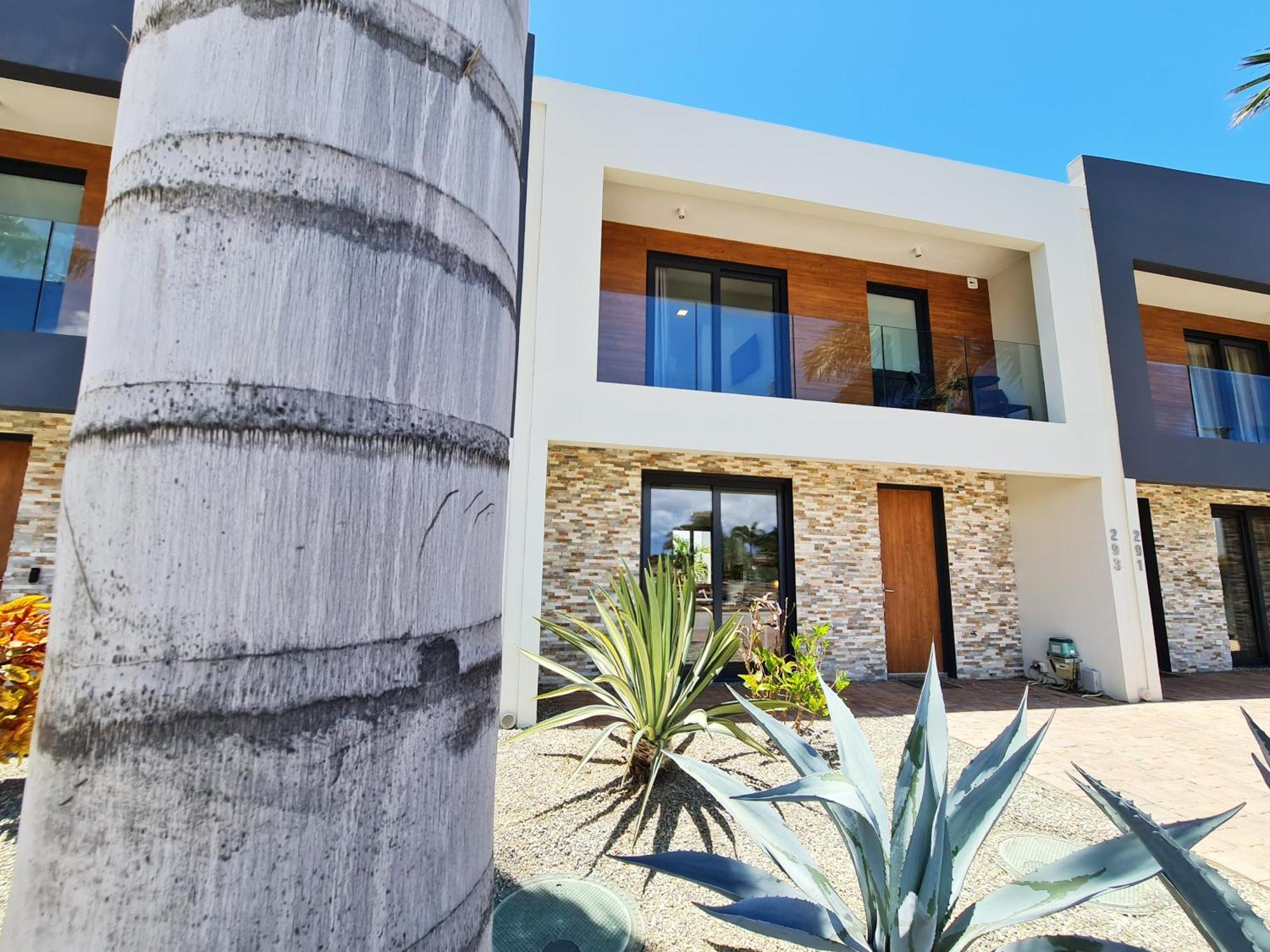 Tuscany Residence Aruba Palm Beach Exterior photo