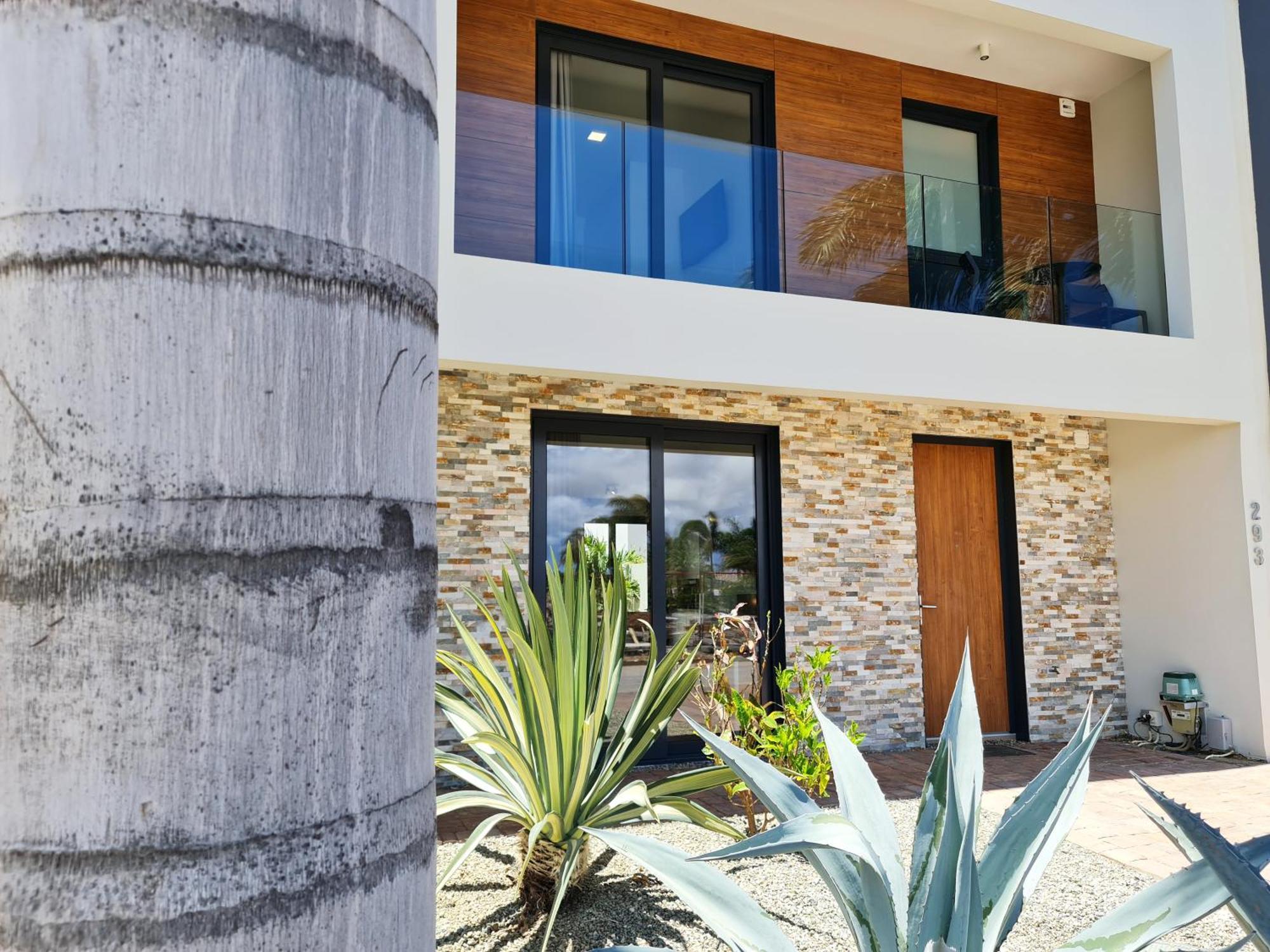 Tuscany Residence Aruba Palm Beach Exterior photo