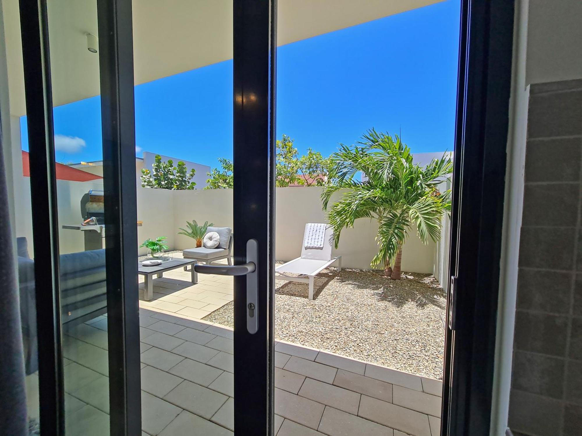 Tuscany Residence Aruba Palm Beach Exterior photo
