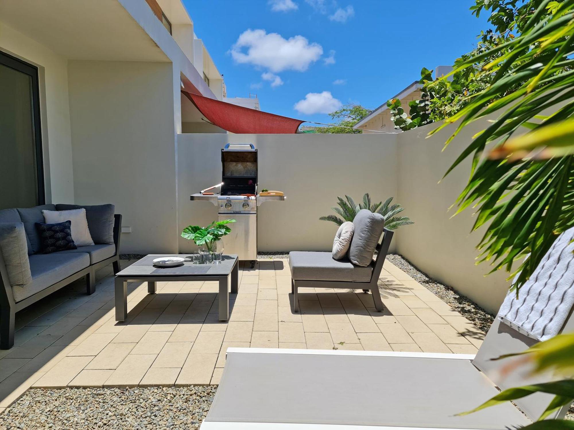 Tuscany Residence Aruba Palm Beach Exterior photo