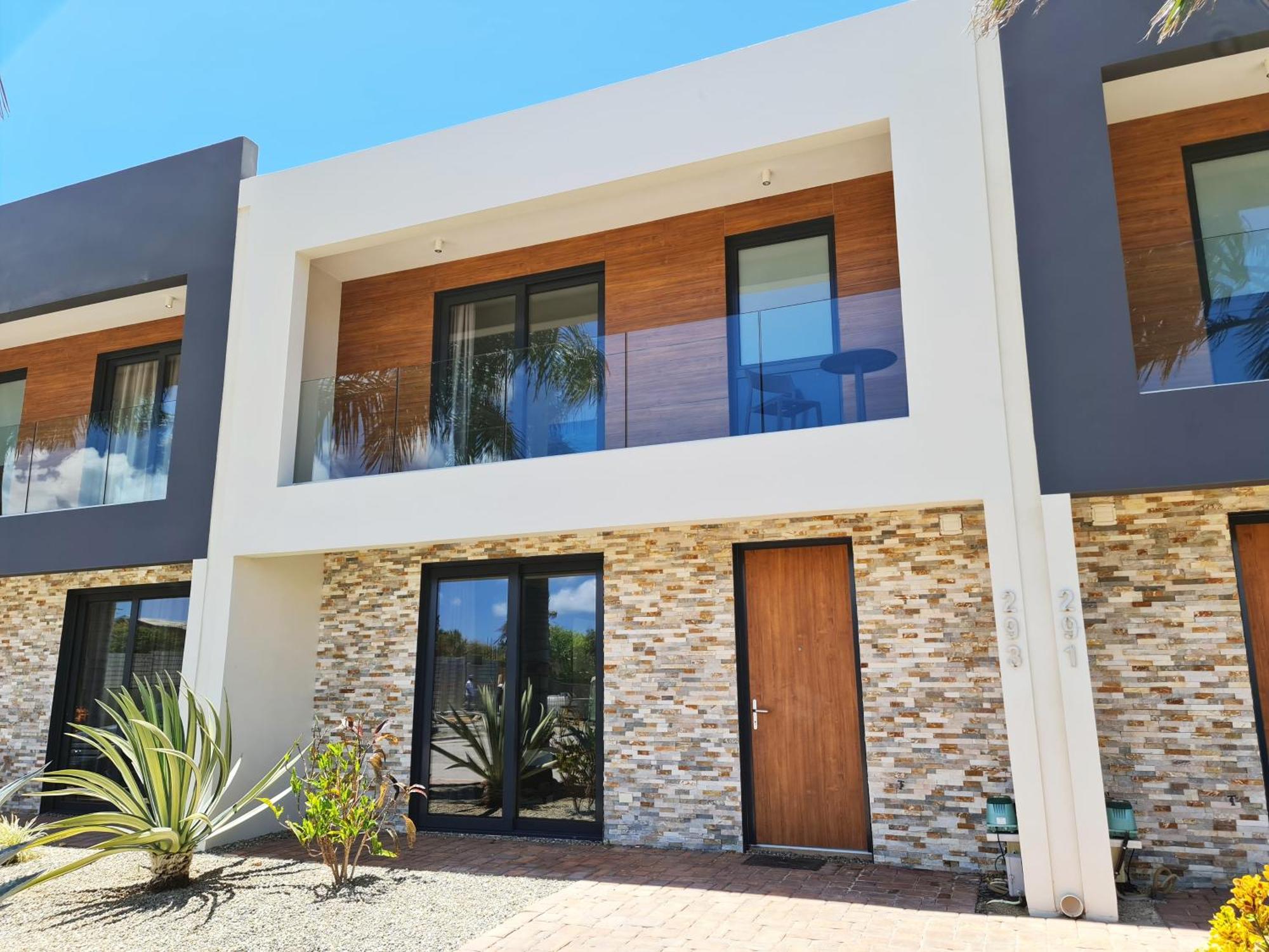 Tuscany Residence Aruba Palm Beach Exterior photo