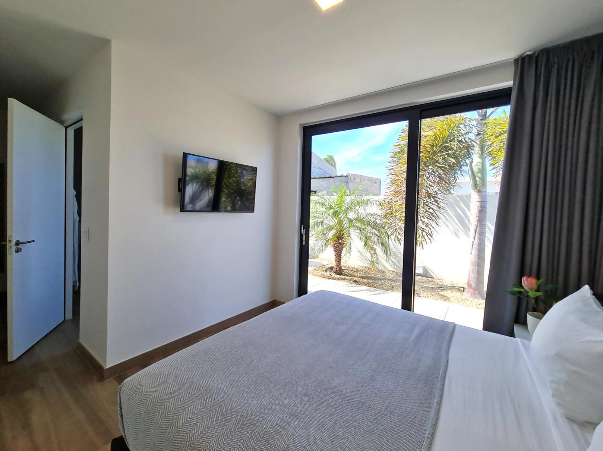 Tuscany Residence Aruba Palm Beach Exterior photo